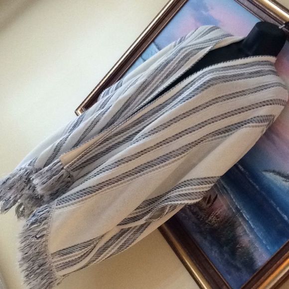 💞LUCKY BRAND 💞Line in Love💞M/L poncho - Picture 4 of 12